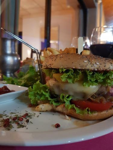 - Restaurant De La Paix Hotel